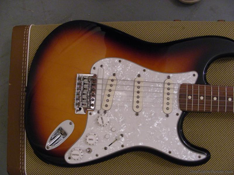 Sunburst strat 2024 pearl pickguard