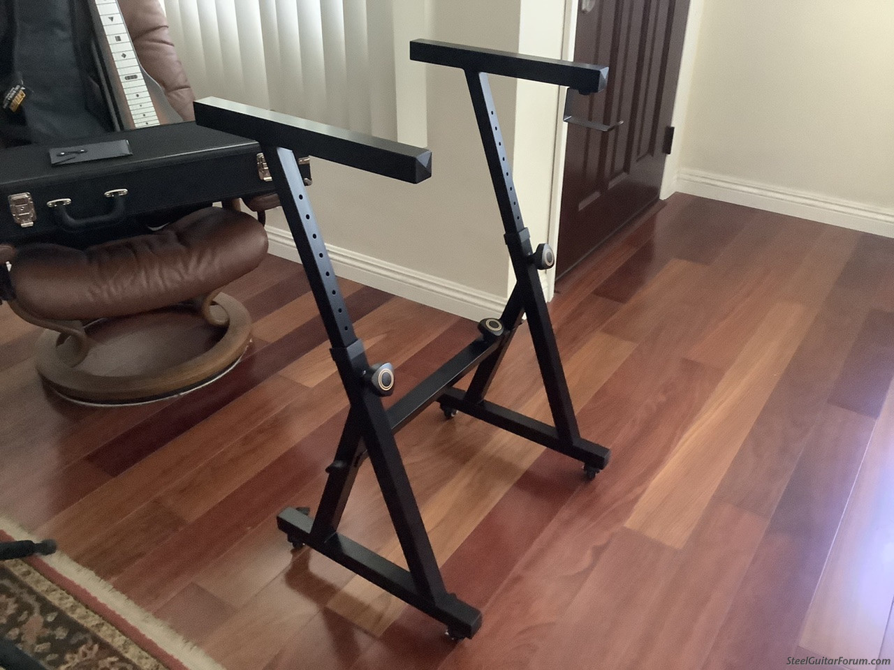 Those of you who are using keyboard stands for lapsteel.... The Steel Guitar Forum