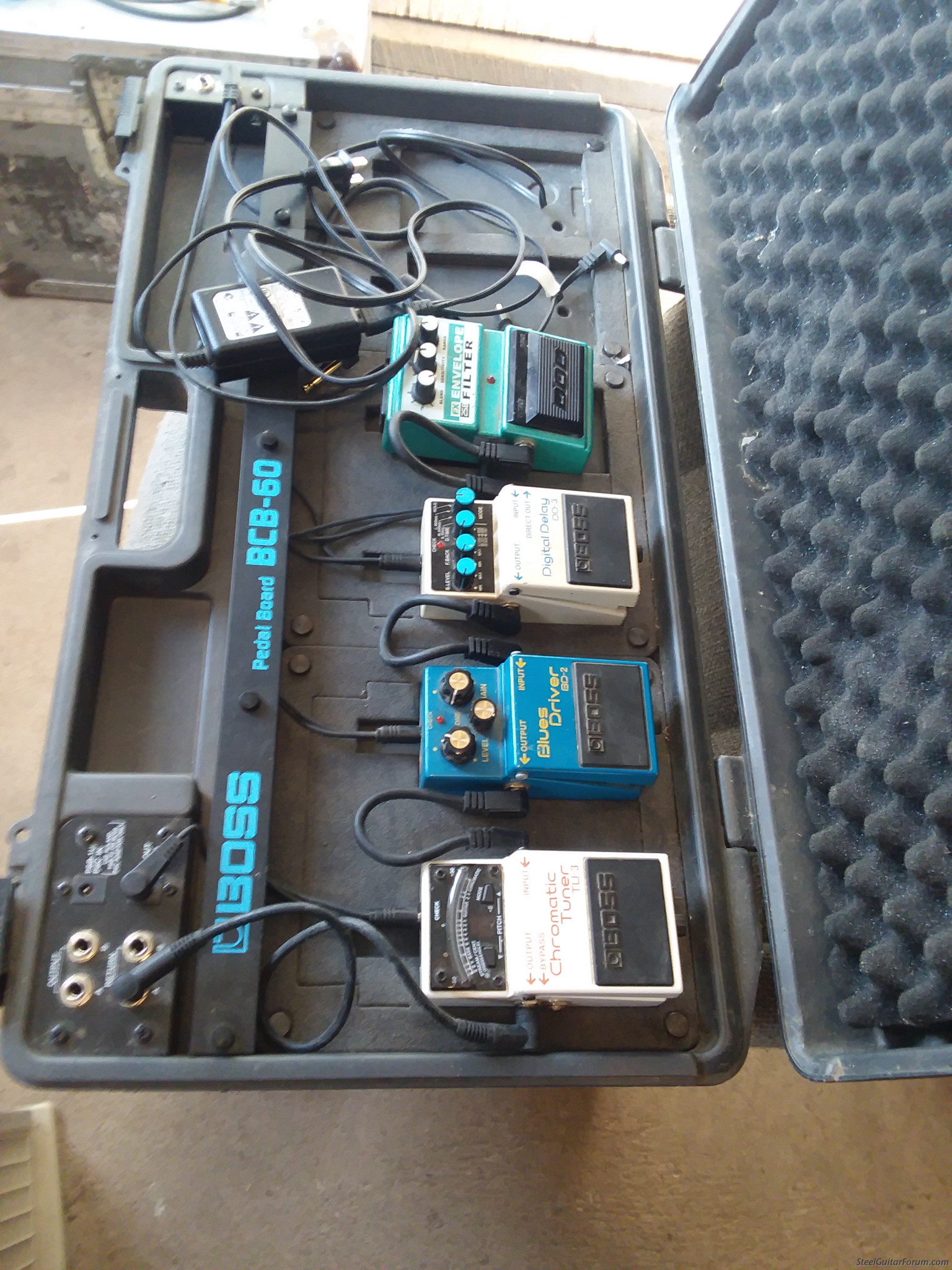 Boss effect pedals w case The Steel Guitar Forum